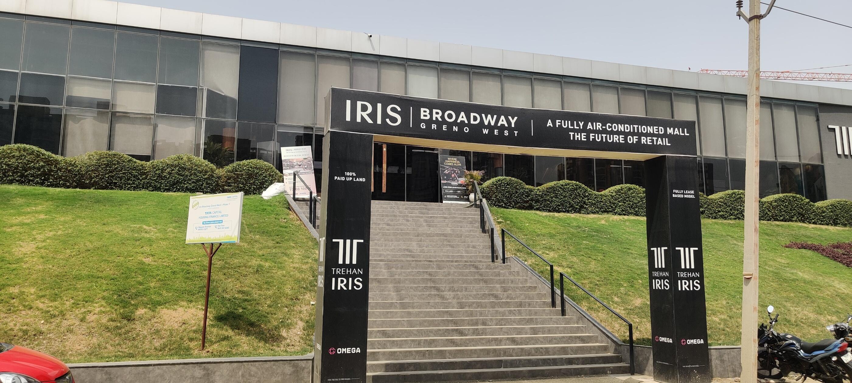 875 SQ.FT Iris Broadway Greno West