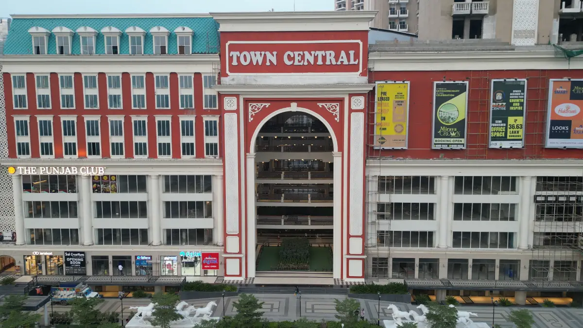 500 SQ.FT TOWN CENTRAL