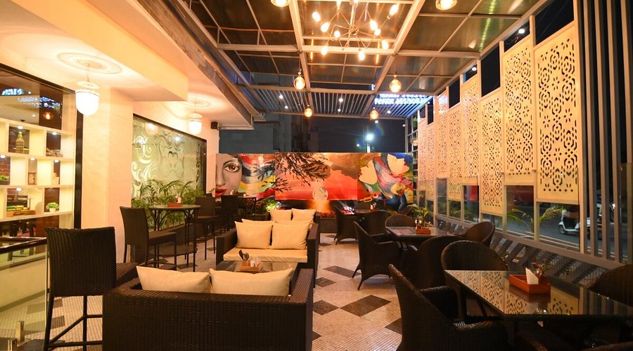 350 SQ.FT Iris Broadway Greno West